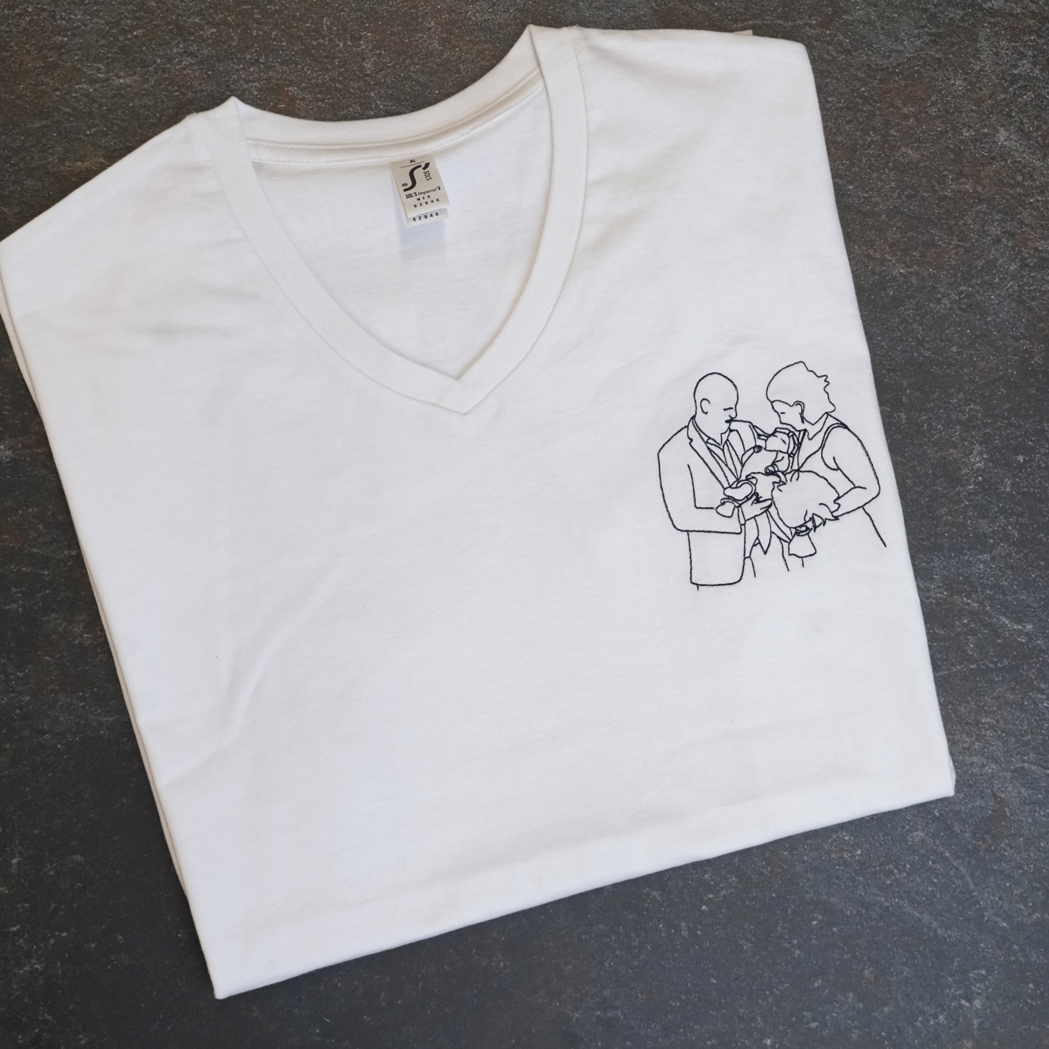 Voorbeeld van geborduurde T-shirt